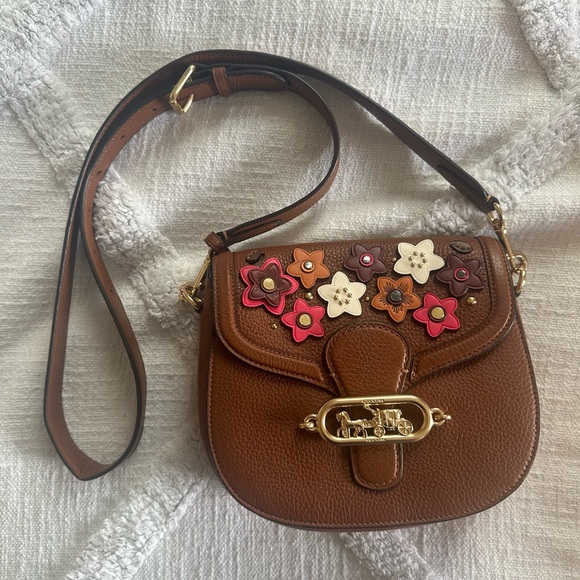 Coach Jade Saddle Bag With Daisy Applique - Picture 2 of 12